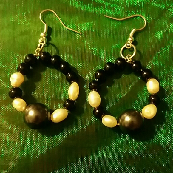 SOLD!!! PRICE DROP!  Pearl hoop earrings. - Picture 1 of 3